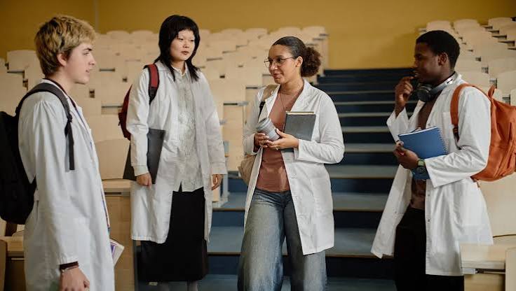 Realistic CASPer Practice Scenarios for Future Healthcare Students